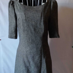 Vestido ejecutivo de color gris